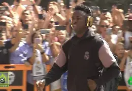 巴塞罗那主场负于瓦伦西亚，积分领先优势减少的简单介绍