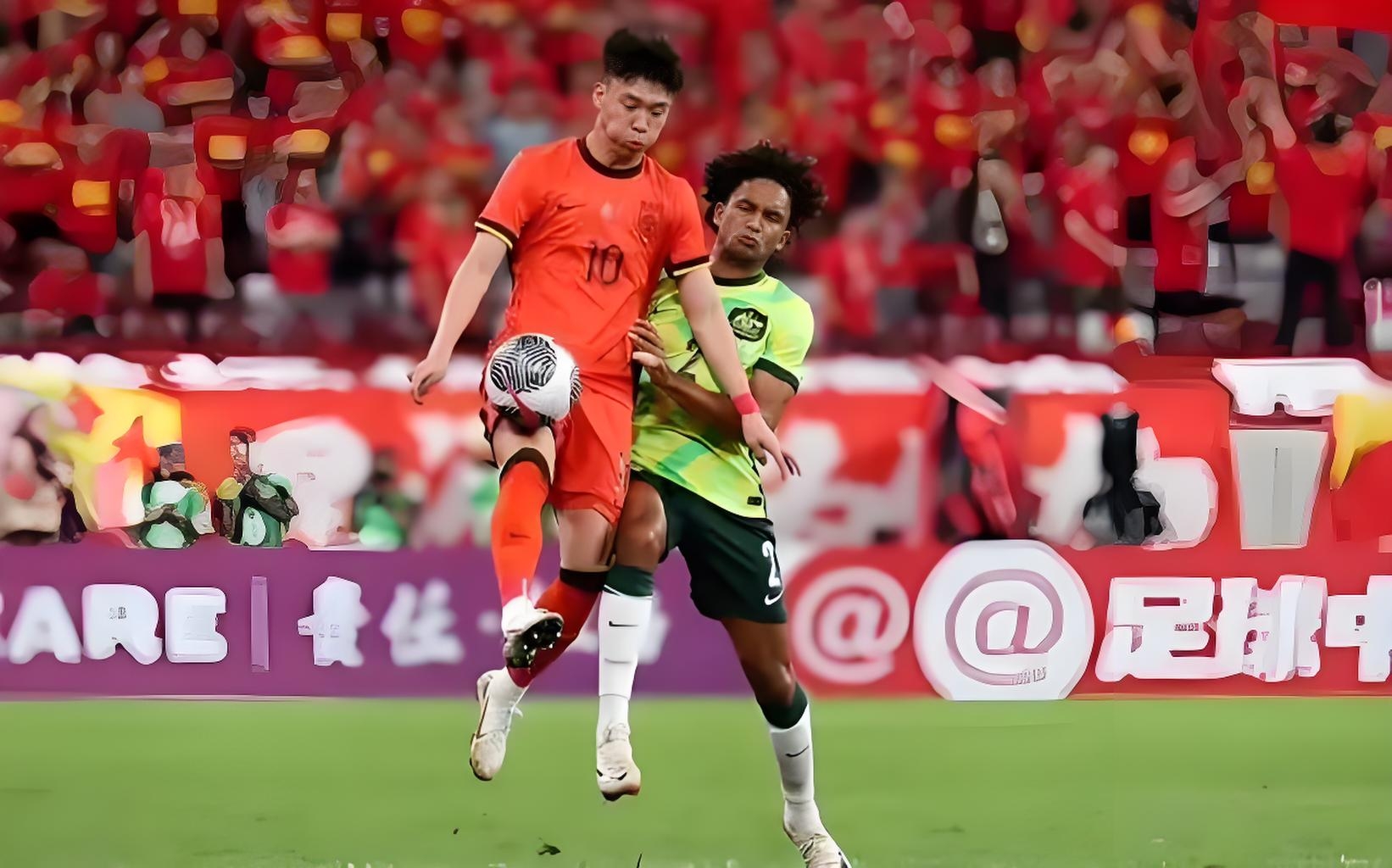 足球场上的激烈较量，哪支球队能取得胜利？的简单介绍